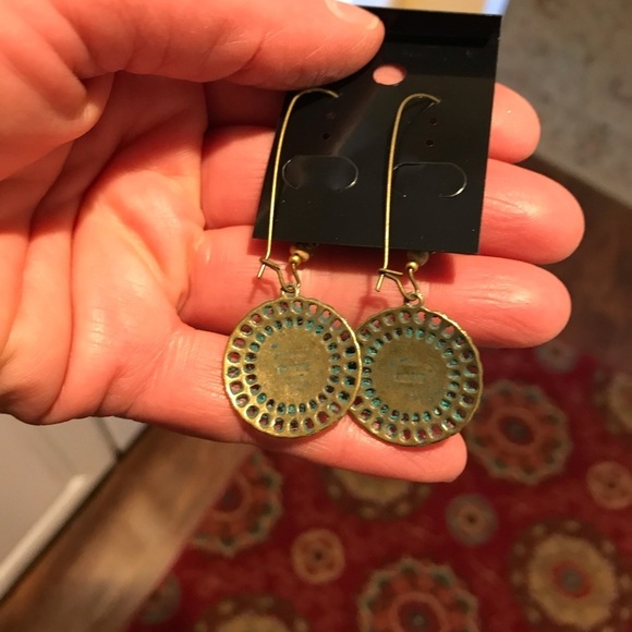 Bohemian mandala bronze patina dangle wire earring - Picture 3 of 3